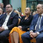 Skarżysko-Kamienna. Wojewódzka konwencja Koalicji Obywatelskiej. Na zdjęciu: Artur Gierada - poseł Platformy Obywatelskiej, kandydat Koalicji Obywatelskiej na prezydenta Kielc, Konrad Krönig - prezydent Skarżyska-Kamiennej, Barbara Nowacka - prezes stowarzyszenia Inicjatywa Polska, Grzegorz Schetyna - poseł Platformy Obywatelskiej / Michał Kita / Radio Kielce