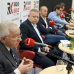 Studio Polityczne Radia Kielce.  Od lewej: Krzysztof Lipiec - PiS, Marcin Kornaga - PSL, Sławomir Gierada - PO, Mateusz Żukowski - Nowoczesna, Magdalena Fogiel-Litwinek - Kukiz'15 / Kamil Król / Radio Kielce