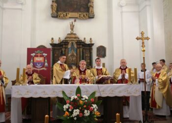Zakończył się diecezjalny etap procesu beatyfikacyjnego księdza Wincentego Granata / Grażyna Szlęzak-Wójcik / Radio Kielce