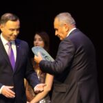 Warszawa. Gala 100-lecia piłki ręcznej. Na zdjęciu (od lewej): prezydent Andrzej Duda i Andrzej Kraśnicki - prezes Polskiego Związku Piłki Ręcznej / Krzysztof Bujnowicz / Radio Kielce