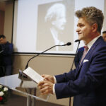 Kielce. Czytanie fragmentów przemówień ojców niepodległości. Na zdjęciu: senator Krzysztof Słoń / Jarosław Kubalski / Radio Kielce