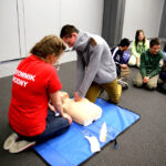 15.4.2015 Kielce. Bezpieczna woda, szkolenie z zasad bezpiecznej kąpieli i udzielania pierwszej pomocy w Targach Kielce. / Stanisław Blinstrub / Radio Kielce