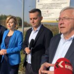 Połaniec. Konferencja Prasowa PiS. Na zdjęciu (od lewej): Marek Strzała - kandydat do Sejmiku Województwa, poseł Anna Krupka, Marcin Kaczmarczyk - kandydat na burmistrza Połańca, poseł Krzysztof Lipiec / Grażyna Szlęzak - Wójcik / Radio Kielce