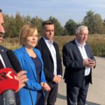 Połaniec. Konferencja Prasowa PiS. Na zdjęciu (od lewej): Marek Strzała - kandydat do Sejmiku Województwa, poseł Anna Krupka, Marcin Kaczmarczyk - kandydat na burmistrza Połańca, poseł Krzysztof Lipiec, Andrzej Pruś - sekretarz wojewódzki PiS / Grażyna Szlęzak - Wójcik / Radio Kielce