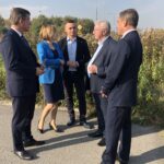 Połaniec. Konferencja Prasowa PiS. Na zdjęciu (od lewej): Andrzej Pruś - sekretarz wojewódzki PiS, poseł Anna Krupka, Marcin Kaczmarczyk - kandydat na burmistrza Połańca, poseł Krzysztof Lipiec, Marek Strzała - kandydat do Sejmiku Województwa / Grażyna Szlęzak - Wójcik / Radio Kielce