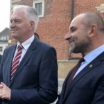 Sandomierz. Wizyta wicepremiera Jarosława Gowina. Na zdjęciu (od lewej): poseł Michał Cieślak, wicepremier Jarosław Gowin i Robert Pytka - kandydat do Sejmiku Województwa Świętokrzyskiego / Grażyna Szlęzak - Wójcik / Radio Kielce