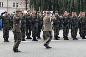 45 żołnierzy z 10. Świętokrzyskiej  Brygady Wojsk Obrony Terytorialnej złożyło przysięgę wojskową w Sandomierzu / Grażyna Szlęzak-Wójcik / Radio Kielce
