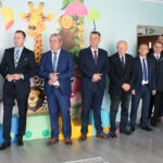 Kazimierza Wielka. Uroczystość pierwszej rocznicy żłobka „Bajkowa chatka”. Na zdjęciu (od lewej): Agnieszka Dąbrowska-Stoczkiewicz - właścicielka żłobka, Michał Cieślak - poseł Porozumienia, Maciej Gawin - radny rady miejskiej w Busku-Zdroju, Sławomir Kowalczyk - wójt Opatowca, Zbigniew Pogoda - działacz PiS z Kazimierzy Wielkiej, Łukasz Szostak - zastępca kierownika ARiMR w Pińczowie, Andrzej Kołpak - radny rady miejskiej w Działoszycach, Krzysztof Stoczkiewicz, st. asp. Rafał Kaleta  / Karolina Kula