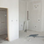 Prace przy budowie nowych mieszkań socjalnych w budynku przy ul. Bohaterów Warszawy dobiegają końca / Marta Gajda