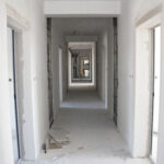 Prace przy budowie nowych mieszkań socjalnych w budynku przy ul. Bohaterów Warszawy dobiegają końca / Marta Gajda