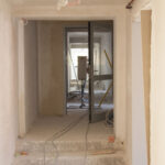 Prace przy budowie nowych mieszkań socjalnych w budynku przy ul. Bohaterów Warszawy dobiegają końca / Marta Gajda