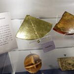 23.03.2016 Jędrzejów. Muzeum im. Przypkowskich. Ekspozycja zegarów słonecznych. / Jarosław Kubalski / Radio Kielce