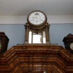 23.03.2016 Jędrzejów. Muzeum im. Przypkowskich. Pokój niebieski. Zbiór zegarów mechanicznych. / Jarosław Kubalski / Radio Kielce