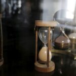 23.03.2016 Jędrzejów. Muzeum im. Przypkowskich.  Szary salon. Ekspozycja części zbiorów do pomiaru czasu, w tym modeli wykonanych przez Feliksa Przypkowskiego. / Jarosław Kubalski / Radio Kielce