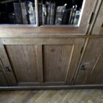 23.03.2016 Jędrzejów. Muzeum im. Przypkowskich. Gabinet lekarski. Podczas I wojny światowej kwaterował tu Józef Piłsudski. Dziura po kuli z jego pistoletu. / Jarosław Kubalski / Radio Kielce