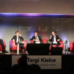 Kielce. XVII Ogólnopolska Konferencja "Bezpieczny stadion" (19.10.2017). Od lewej: Roman Kołtoń - dziennikarz, Zbigniew Boniek - prezes PZPN, Witold Bańka - minister sportu i turystyki, Karol Klimczak - prezes Lecha Poznań, Jarosław Szymczyk - komendant główny policji / Jarosław Kubalski / Radio Kielce