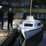 09.10.2018 Kielce. Zalew. Żaglówka, którą MOPR kupił seniorom. W modernizacje łodzi zaangażowani byli seniorzy z  Klubu przy ul. św. Stanisława Kostki / Jarosław Kubalski / Radio Kielce