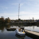 09.10.2018 Kielce. Zalew. Żaglówka, którą MOPR kupił seniorom. W modernizacje łodzi zaangażowani byli seniorzy z  Klubu przy ul. św. Stanisława Kostki / Jarosław Kubalski / Radio Kielce