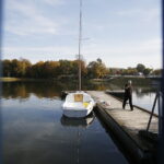 09.10.2018 Kielce. Zalew. Żaglówka, którą MOPR kupił seniorom. W modernizacje łodzi zaangażowani byli seniorzy z  Klubu przy ul. św. Stanisława Kostki / Jarosław Kubalski / Radio Kielce