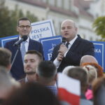 13.10.2018 Opatów. Premier Mateusz Morawiecki spotkał się z mieszkańcami miasta. Prawej kandydat na burmistrza Opatowa Artur Lis / Jarosław Kubalski / Radio Kielce