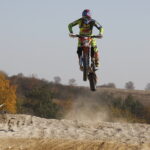 14.10.2018 Dębska Wola. „100 minut dla 100-lecia” - zawody motocrossowe na 100 lecie odzyskania niepodległości Polski / Jarosław Kubalski / Radio Kielce