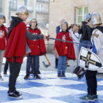 14.10.2018 Kielce. WDK. Turniej szachowy i pokaz żywych szachów / Jarosław Kubalski / Radio Kielce