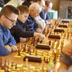 14.10.2018 Kielce. WDK. Turniej szachowy i pokaz żywych szachów / Jarosław Kubalski / Radio Kielce