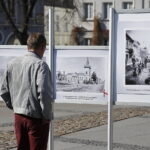 16.10.2018 Kielce. Wystawa na Rynku „Wodociągi Kieleckie – Dziecko Niepodległej Polski”. Wodociągi na starych fotografiach / Jarosław Kubalski / Radio Kielce