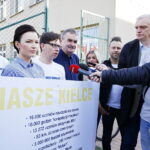 17.10.2018 Kielce. Konferencja z udziałem prezydenta Kielc Wojciecha Lubawskiego oraz kandydatów na radnych z Porozumienia Samorządowego Wojciecha Lubawskiego. Patrycja Jedynak, Sylwia Cedro - Kaczmarczyk, Mariusz Olszewski, prezydent Wojciech Lubawski, Wioletta Mastalerz i Tomasz Bracichowicz / Jarosław Kubalski / Radio Kielce
