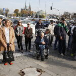 17.10.2018 Kielce. Obchody Międzynarodowego Dnia Walki z Ubóstwem przy Krzyżu Pamięci Zmarłych Bezdomnych / Jarosław Kubalski / Radio Kielce