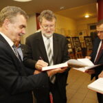 18.10.2018 Kielce. Kino "Moskwa". Promocja książki Macieja Gawlikowskiego i Mirosława Lewandowskiego "Na Szlaku Kadrówek 1981-1989” oraz filmu "Marsz Niepodległości". Prezydent Wojciech Lubawski, Mirosław Lewandowski, Janusz Koza i Robert Kulak / Jarosław Kubalski / Radio Kielce