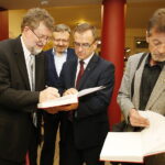 18.10.2018 Kielce. Kino "Moskwa". Promocja książki Macieja Gawlikowskiego i Mirosława. Mirosław Lewandowski, Maciej Gawlikowski, Janusz Koza i Robert KulakLewandowskiego "Na Szlaku Kadrówek 1981-1989” oraz filmu "Marsz Niepodległości" / Jarosław Kubalski / Radio Kielce