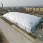 19.10.2018 Kielce. Odbiór techniczny zadaszenia pneumatycznego na boisku wielofunkcyjnym ORLIK przy Szkole Podstawowej  nr 27 / Jarosław Kubalski / Radio Kielce