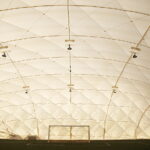 19.10.2018 Kielce. Odbiór techniczny zadaszenia pneumatycznego na boisku wielofunkcyjnym ORLIK przy Szkole Podstawowej  nr 27 / Jarosław Kubalski / Radio Kielce