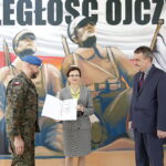 19.10.2018 Kielce. Wiadukt Żelazna. Otwarcie muralu upamiętniającego 100. rocznicę odzyskania niepodległości przez Polskę. Pułkownik Paweł Chabielski, wojewoda Agata Wojtyszek i prezydent Kielc Wojciech Lubawski / Jarosław Kubalski / Radio Kielce