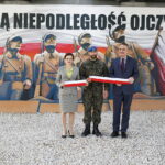 19.10.2018 Kielce. Wiadukt Żelazna. Otwarcie muralu upamiętniającego 100. rocznicę odzyskania niepodległości przez Polskę. Wojewoda Agata Wojtyszek, pułkownik Paweł Chabielski i prezydent Kielc Wojciech Lubawski / Jarosław Kubalski / Radio Kielce