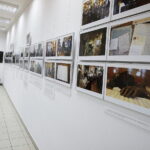 20.10.2018 Ciekoty. Szklany Dom. Wernisaż wystawy zdjęć Wojciecha Walkiewicza z Muzeum Polskiego w Rapperswilu / Jarosław Kubalski / Radio Kielce