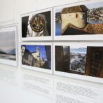 20.10.2018 Ciekoty. Szklany Dom. Wernisaż wystawy zdjęć Wojciecha Walkiewicza z Muzeum Polskiego w Rapperswilu / Jarosław Kubalski / Radio Kielce