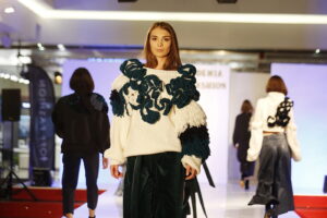 20.10.2018 Kielce. IV Akademia Off Fashion. Pokaz mody w galerii handlowej Echo / Jarosław Kubalski / Radio Kielce