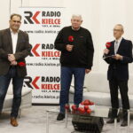 23.10.2018 Radio Kielce. 500 odcinek audycji Moc Histrorii autorstwa Bohdana Gumowskiego i Cezarego Jastrzębskiego nagrywany z udziałem publiczności.Prezes Radia Kielce Janusz Knap oraz autorzy Cezary Jestrzębski i Bohdan Gumowski / Jarosław Kubalski / Radio Kielce