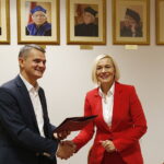 25.10.2018 Kielce UJK. Konferencja prasowa na temat inwestycji na uniwersytecie. Rektor Jacek Semaniak i doradca wicepremiera Jarosława Gowina Renata Janik / Jarosław Kubalski / Radio Kielce