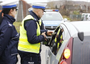 26.10.2018 Kielce. Ulica Krakowska. Policja kontroluje kierowców. / Jarosław Kubalski / Radio Kielce