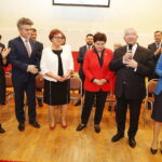29.10.2018 Radlin. Wicepremier Beata Szydło podczas spotkania z mieszkańcami poparła kandydatkę na wójta Górna Annę Michalską. Wojewoda Agata Wojtyszek, Anna Michalska, senator Krzysztof Słoń, wicepremier Beata Szydło, poseł Krzysztof Lipiec i poseł Anna Krupka / Jarosław Kubalski / Radio Kielce