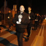 31.10.2018 Kielce. Noc Świętych. Procesja z relikwiami z Kościoła Akademickiego na Cmentarz Stary / Jarosław Kubalski / Radio Kielce