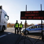 31.10.2018 Ćmińsk. Policja przeprowadza akcję "Znicz" / Jarosław Kubalski / Radio Kielce