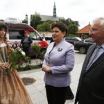 24.06.2018 Sandomierz. Wicepremier Beata Szydło spotkała się z mieszkańcami miasta. Z prawej poseł Krzysztof Lipiec / Jarosław Kubalski / Radio Kielce