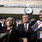 Wizyta ministra infrastruktury Andrzeja Adamczyka w Kielcach. Poseł Marek Kwitek, prezes MPK Elżbieta Śreniawska i prezydent Kielc Wojciech Lubawski / Jarosław Kubalski / Radio Kielce