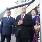 Wizyta ministra infrastruktury Andrzeja Adamczyka w Kielcach. Mieczysław Gebski, minister Andrzej Adamczyk, poseł Marek Kwitek i  Elżbieta Śreniawska - prezes kieleckiego MPK / Jarosław Kubalski / Radio Kielce