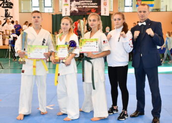 Zawodnicy Klubu Karate Morawica biorący udział w mistrzostwach Europy do lat 16 / KKM Morawica