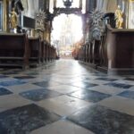 Posadzka w kościele św. Jana Chrzciciela w Skalbmierzu po renowacji / Ks. Marian Fatyga